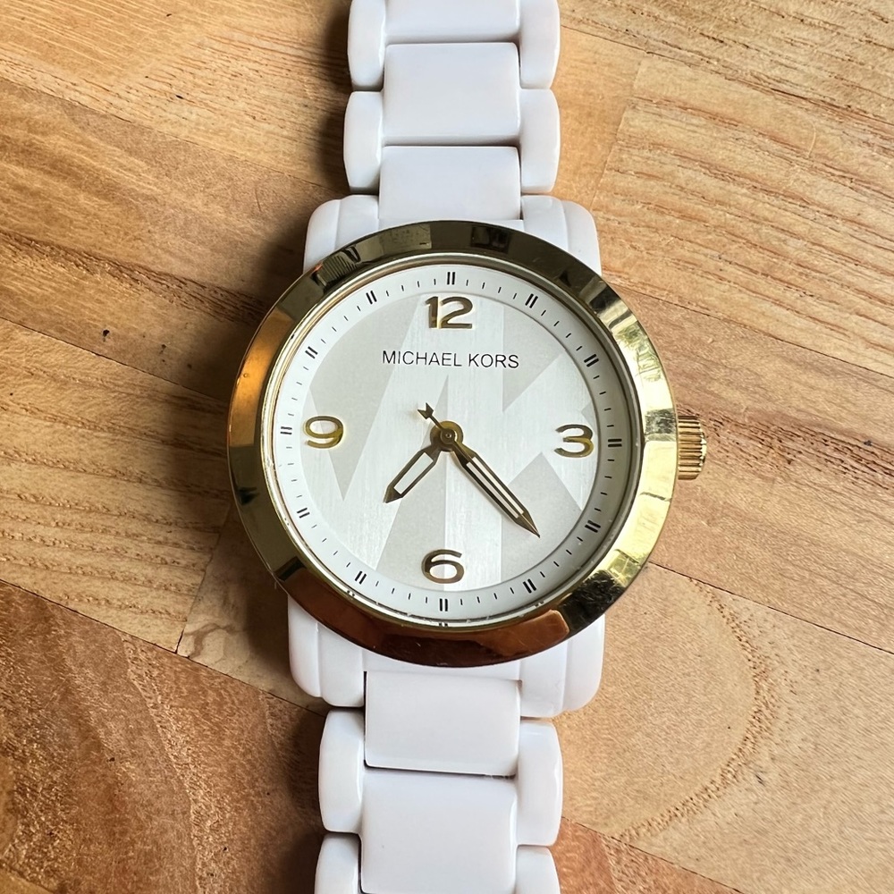 Michael Kors ladies white and gold tone dress watch NEW BATTERY